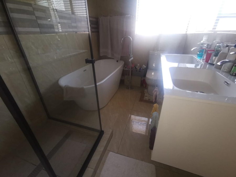 3 Bedroom Property for Sale in Albertsdal Gauteng