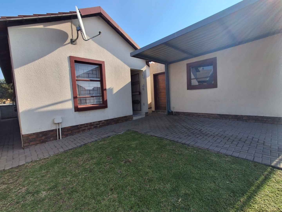 3 Bedroom Property for Sale in Kosmosdal Gauteng
