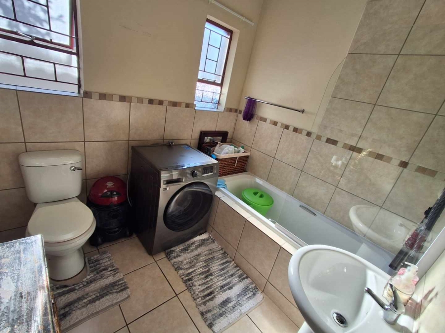 3 Bedroom Property for Sale in Kosmosdal Gauteng