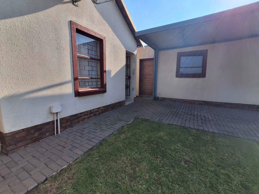 3 Bedroom Property for Sale in Kosmosdal Gauteng