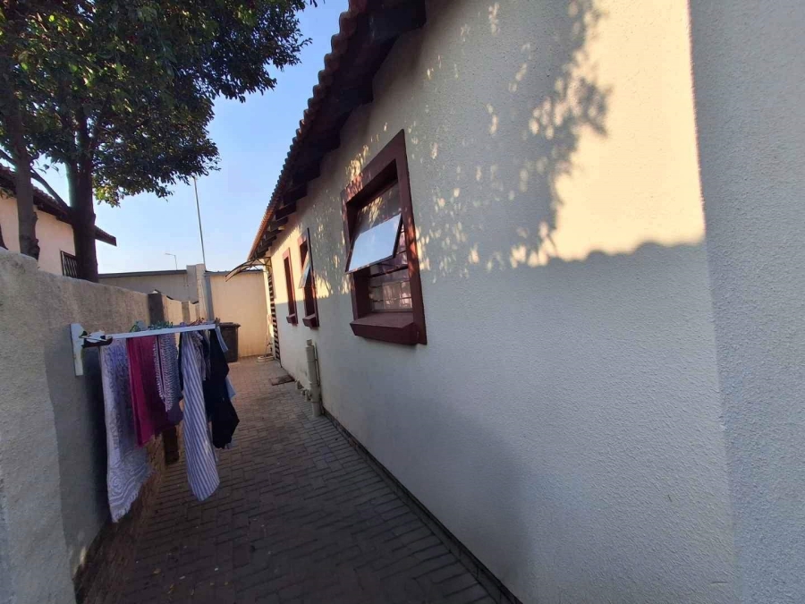 3 Bedroom Property for Sale in Kosmosdal Gauteng
