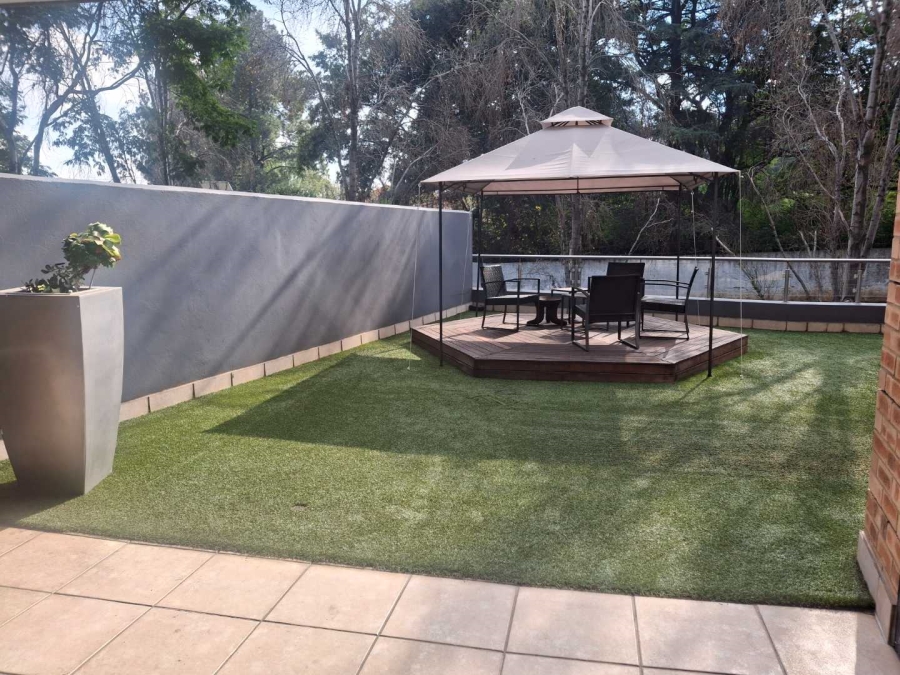 To Let 2 Bedroom Property for Rent in Benmore Gardens Gauteng