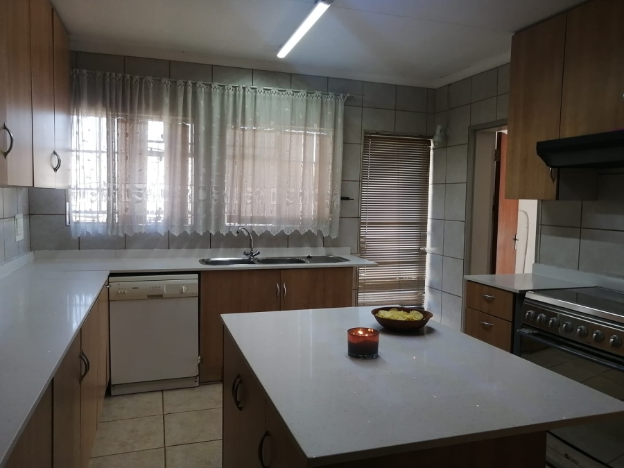 7 Bedroom Property for Sale in Elspark Gauteng