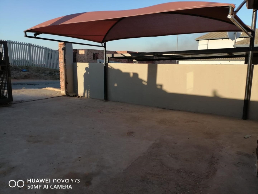 2 Bedroom Property for Sale in Clayville Gauteng
