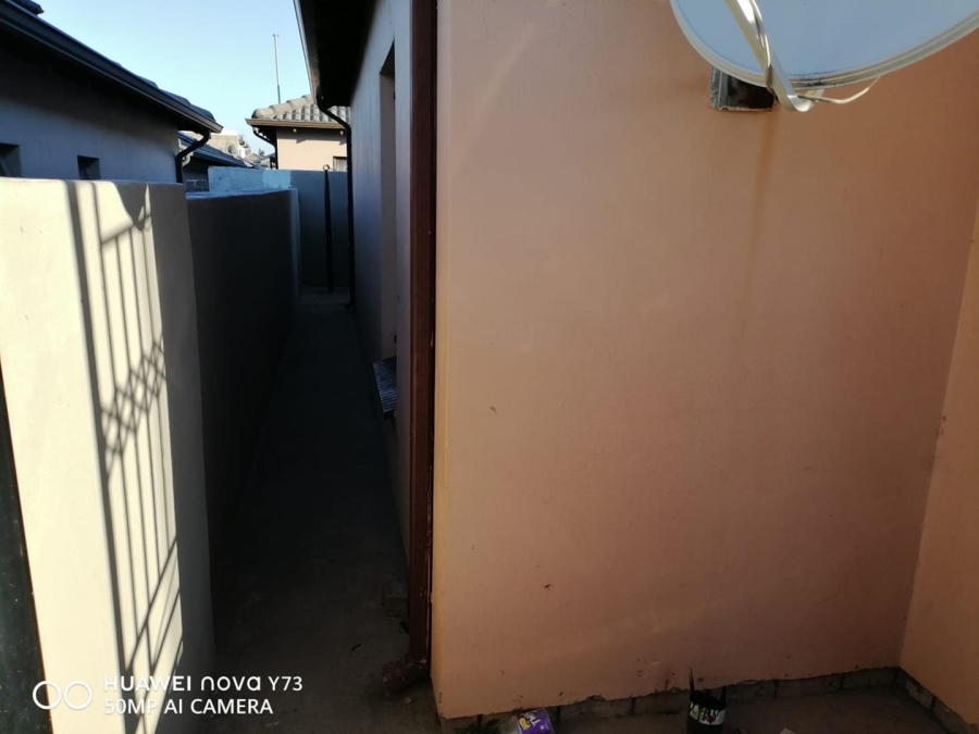 2 Bedroom Property for Sale in Clayville Gauteng