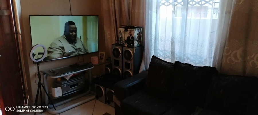 2 Bedroom Property for Sale in Clayville Gauteng