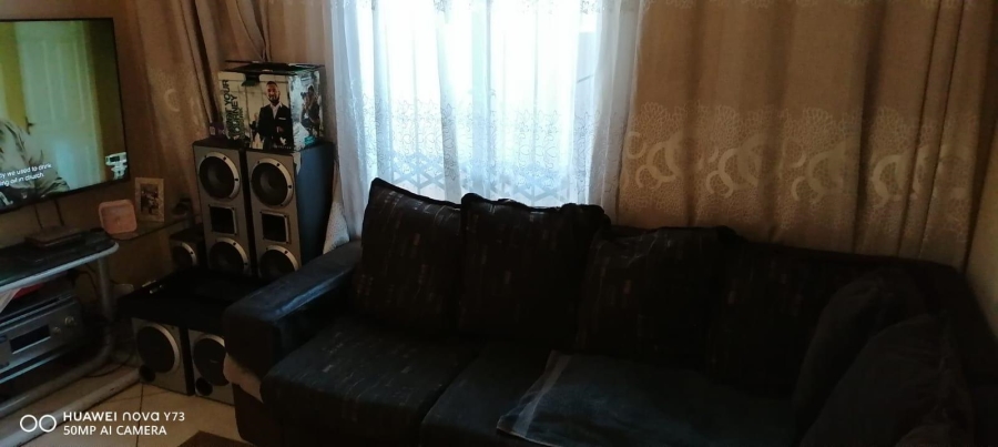 2 Bedroom Property for Sale in Clayville Gauteng
