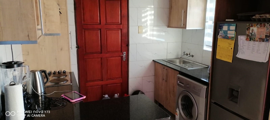 2 Bedroom Property for Sale in Clayville Gauteng