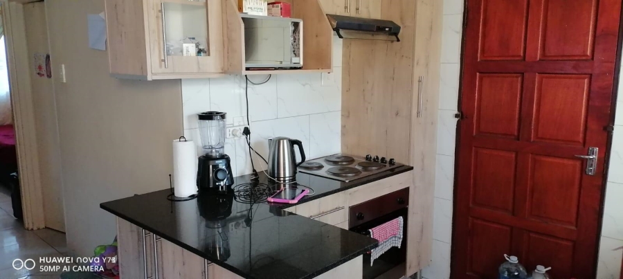 2 Bedroom Property for Sale in Clayville Gauteng