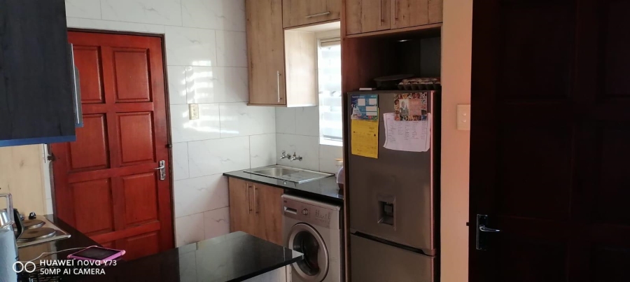 2 Bedroom Property for Sale in Clayville Gauteng