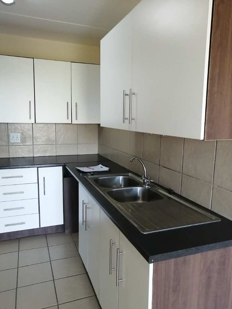 To Let 1 Bedroom Property for Rent in Die Hoewes Gauteng
