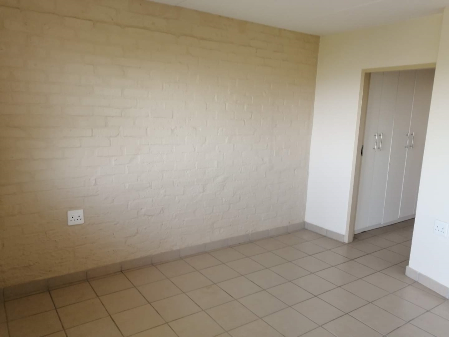 To Let 1 Bedroom Property for Rent in Die Hoewes Gauteng