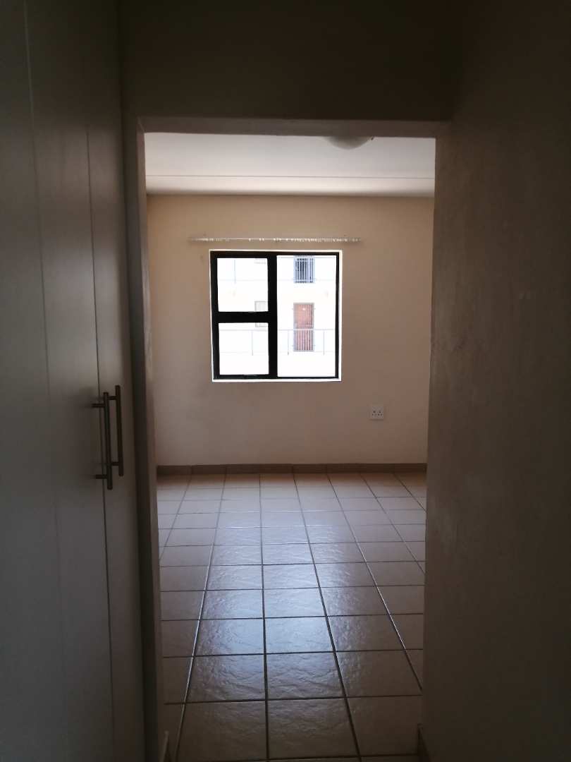 To Let 1 Bedroom Property for Rent in Die Hoewes Gauteng