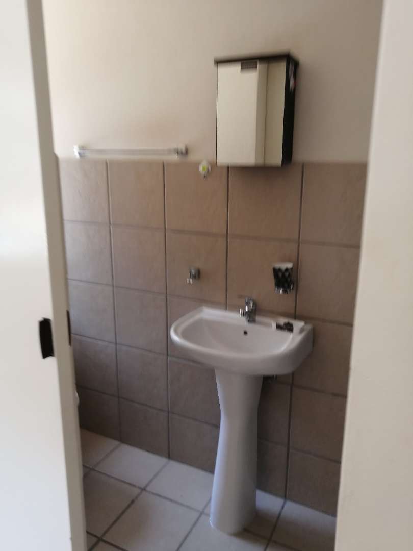 To Let 1 Bedroom Property for Rent in Die Hoewes Gauteng