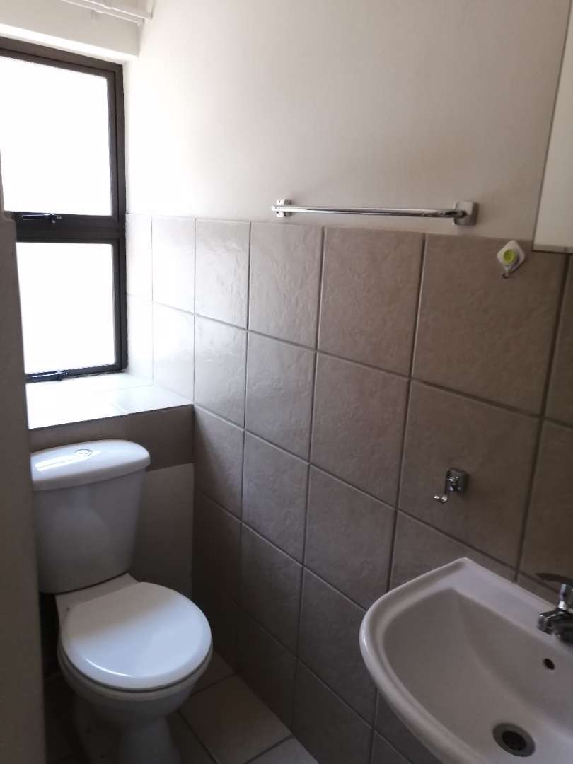 To Let 1 Bedroom Property for Rent in Die Hoewes Gauteng
