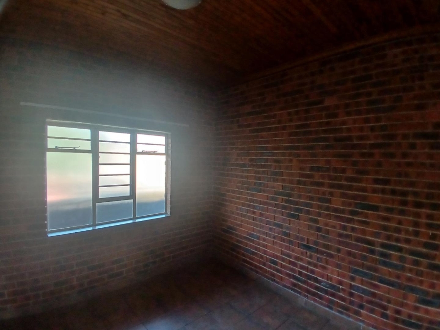 To Let 1 Bedroom Property for Rent in Groenkloof Gauteng