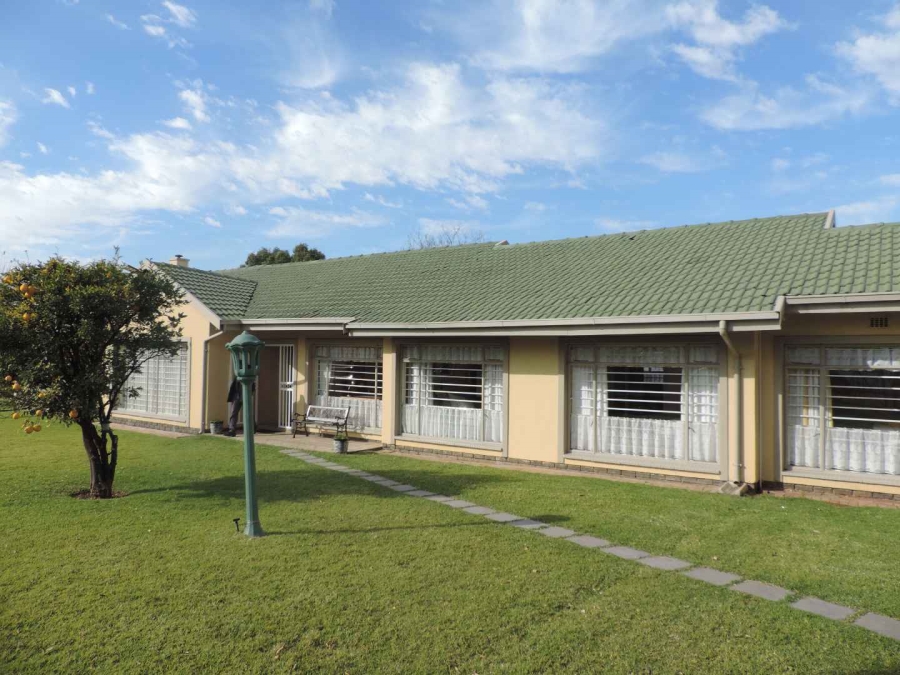 6 Bedroom Property for Sale in Brackenhurst Gauteng