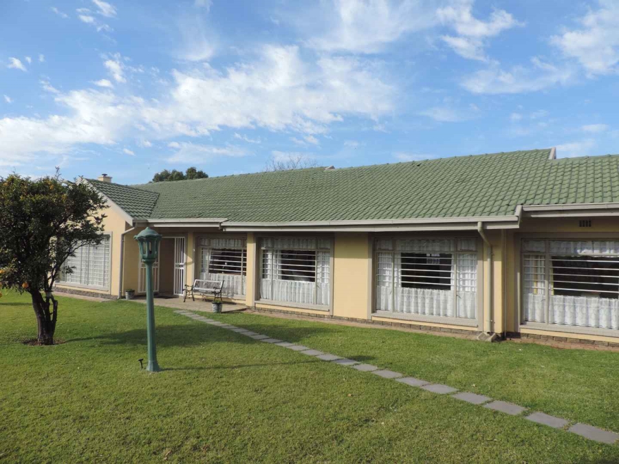 6 Bedroom Property for Sale in Brackenhurst Gauteng