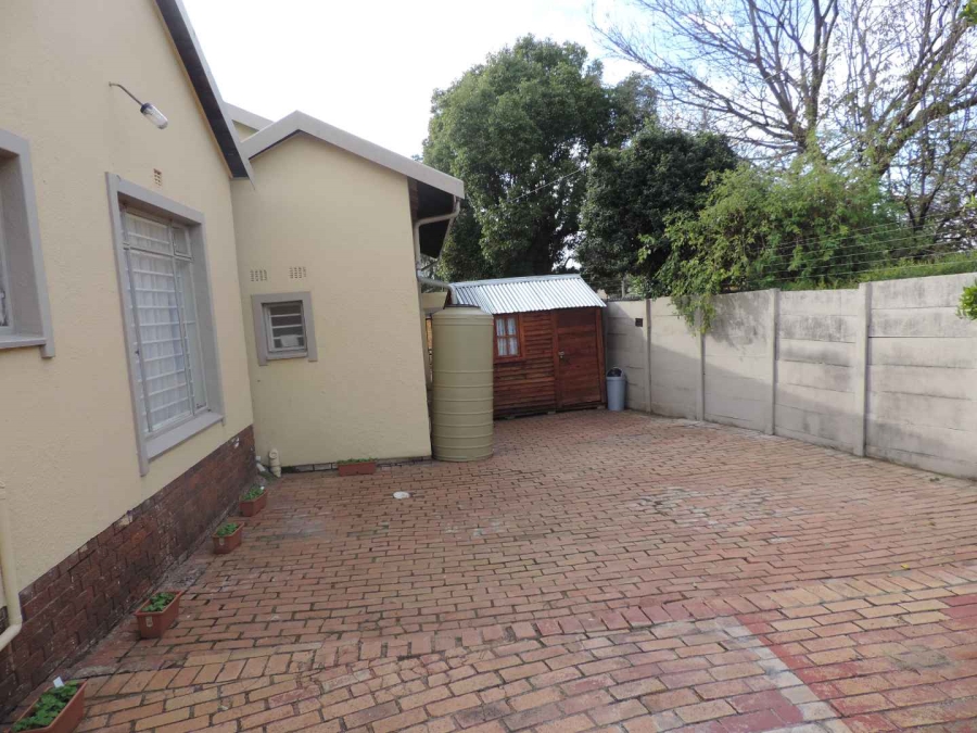 6 Bedroom Property for Sale in Brackenhurst Gauteng