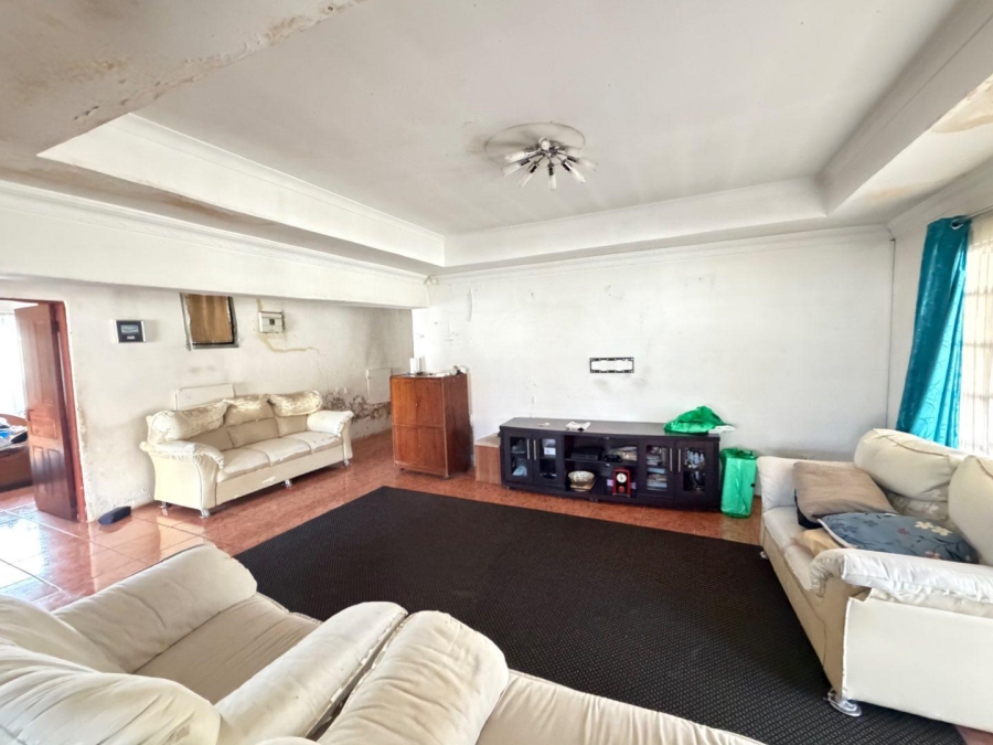 5 Bedroom Property for Sale in Mackenzie Park Gauteng