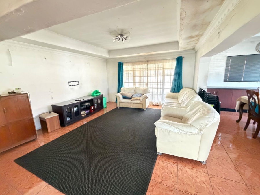 5 Bedroom Property for Sale in Mackenzie Park Gauteng