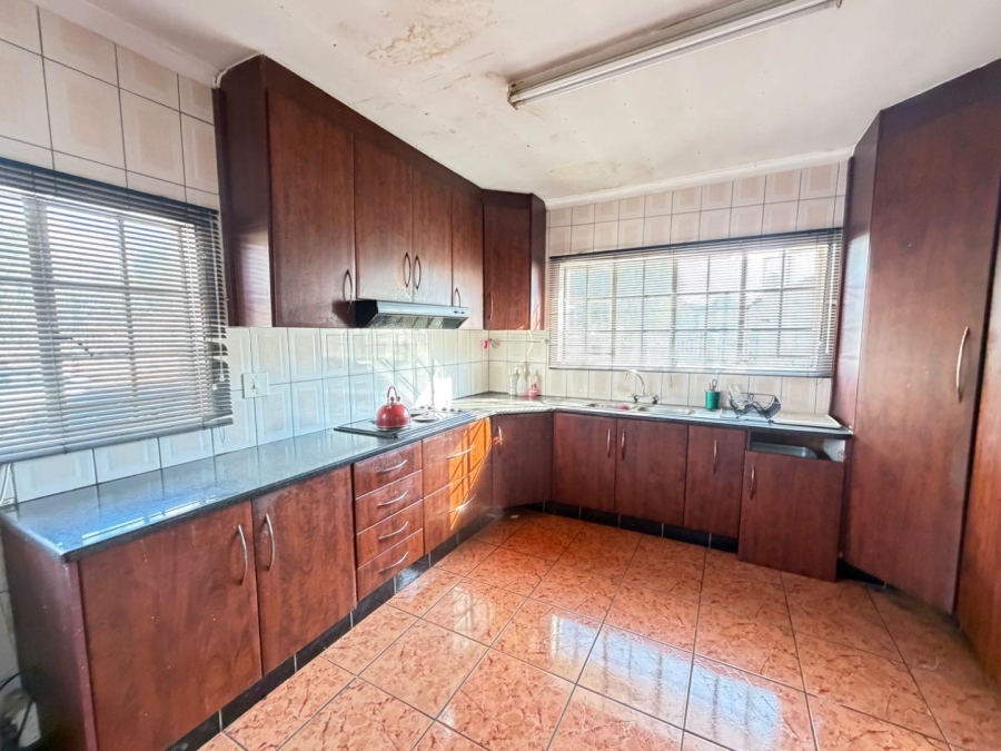 5 Bedroom Property for Sale in Mackenzie Park Gauteng