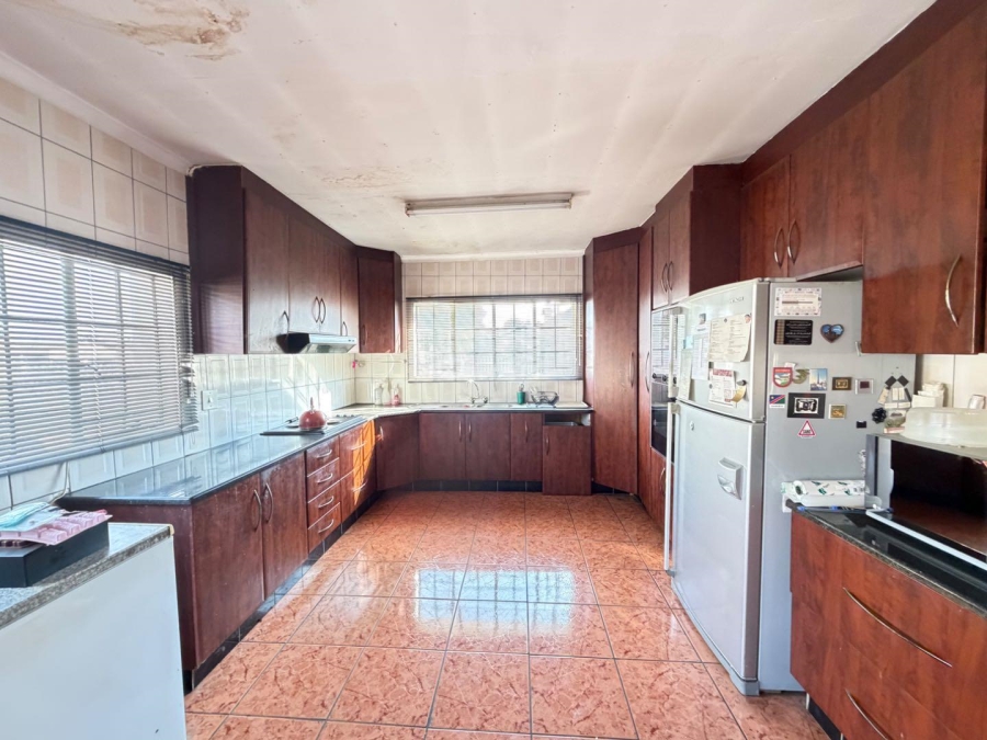 5 Bedroom Property for Sale in Mackenzie Park Gauteng