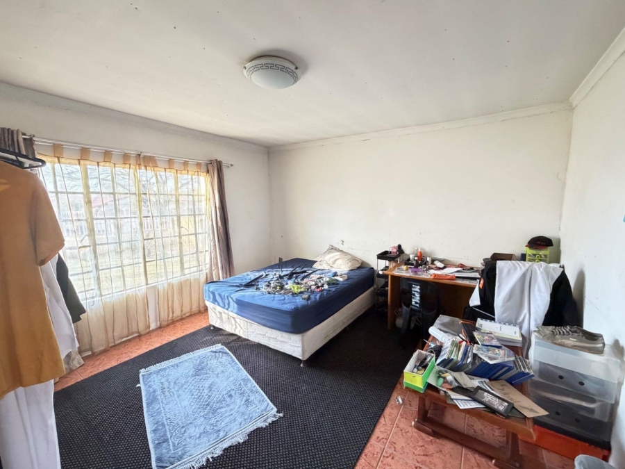 5 Bedroom Property for Sale in Mackenzie Park Gauteng