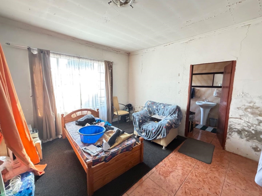 5 Bedroom Property for Sale in Mackenzie Park Gauteng