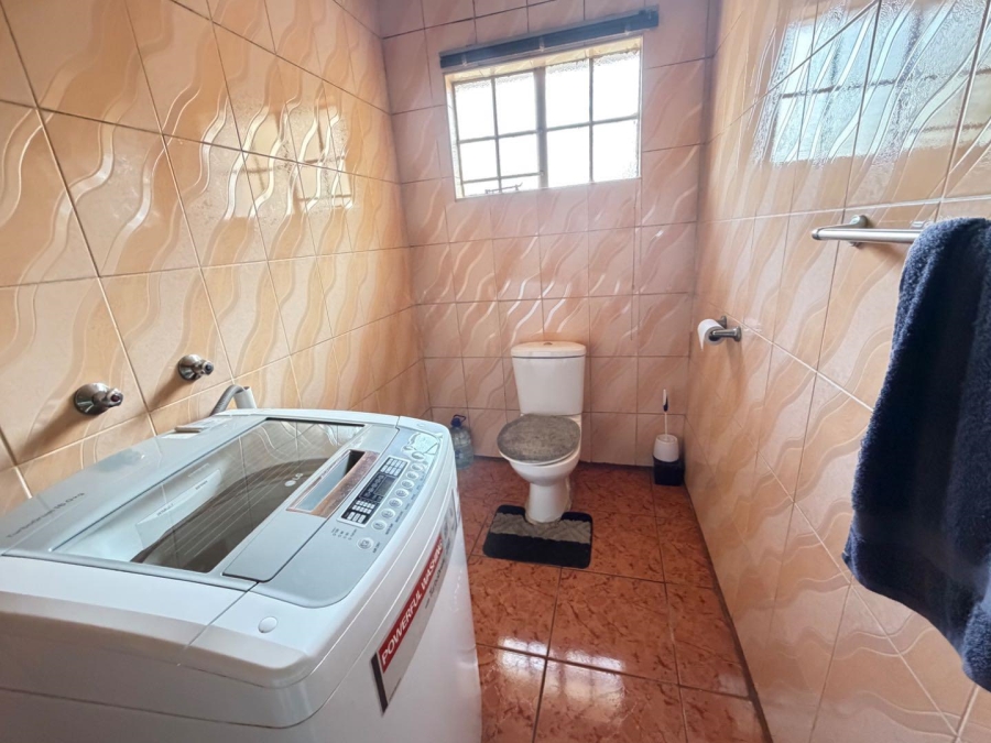 5 Bedroom Property for Sale in Mackenzie Park Gauteng