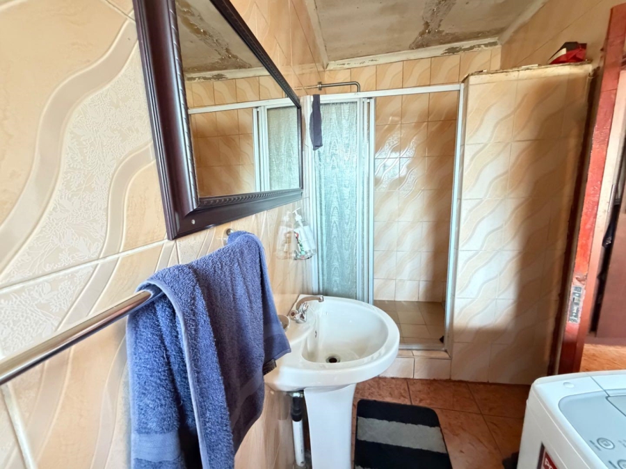 5 Bedroom Property for Sale in Mackenzie Park Gauteng