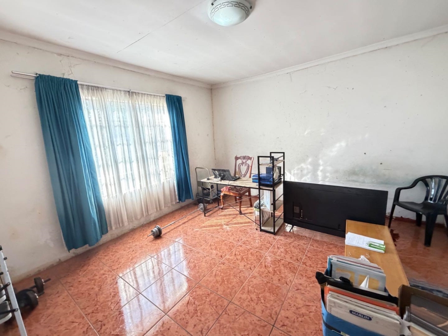 5 Bedroom Property for Sale in Mackenzie Park Gauteng