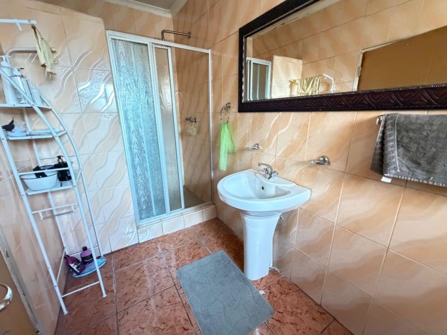 5 Bedroom Property for Sale in Mackenzie Park Gauteng