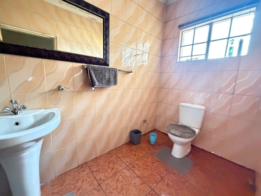 5 Bedroom Property for Sale in Mackenzie Park Gauteng
