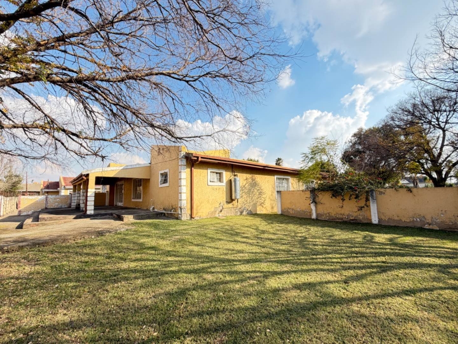 5 Bedroom Property for Sale in Mackenzie Park Gauteng