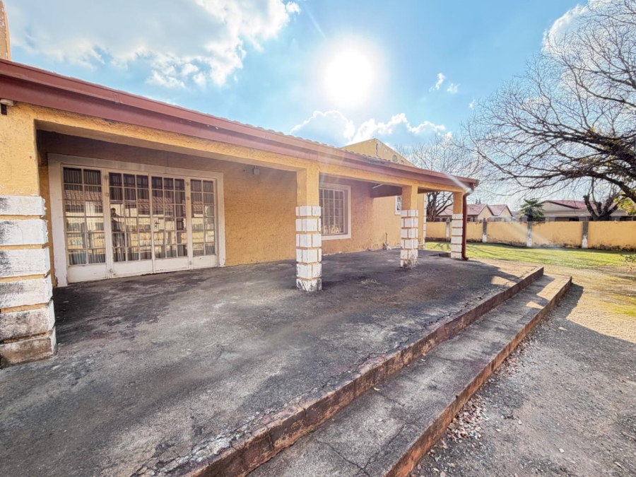 5 Bedroom Property for Sale in Mackenzie Park Gauteng