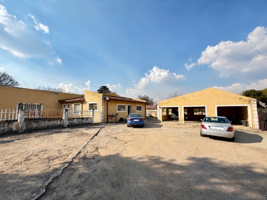 5 Bedroom Property for Sale in Mackenzie Park Gauteng