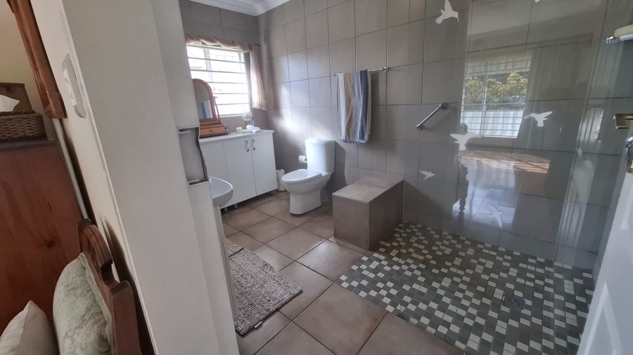 5 Bedroom Property for Sale in Brackenhurst Gauteng