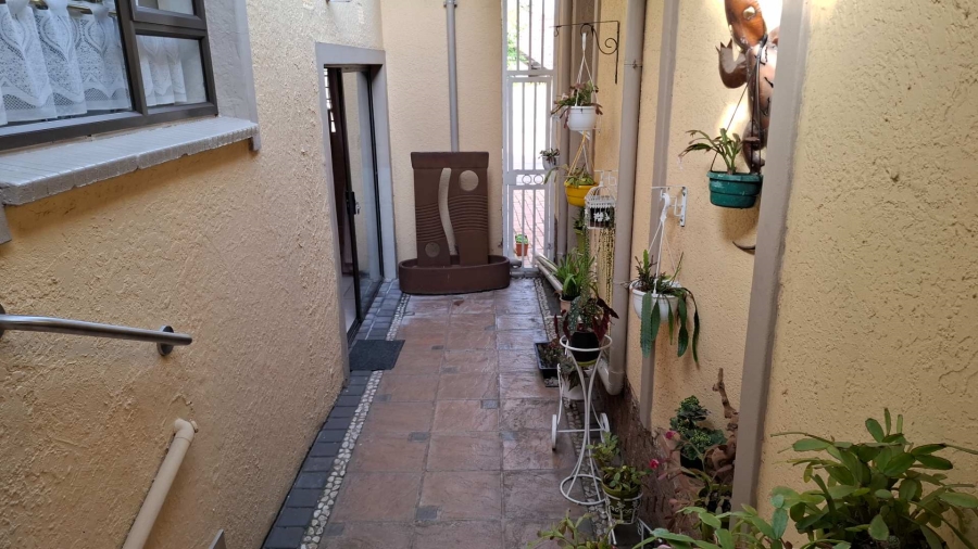 5 Bedroom Property for Sale in Brackenhurst Gauteng
