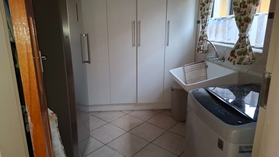 5 Bedroom Property for Sale in Brackenhurst Gauteng