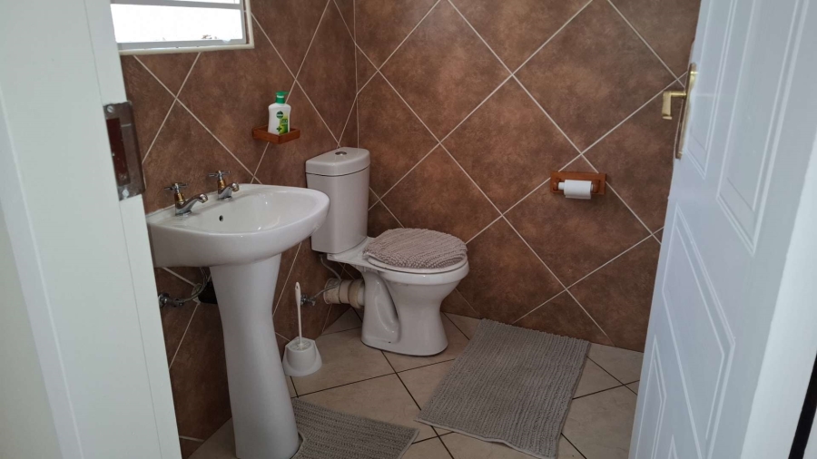 5 Bedroom Property for Sale in Brackenhurst Gauteng