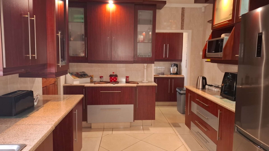 5 Bedroom Property for Sale in Brackenhurst Gauteng