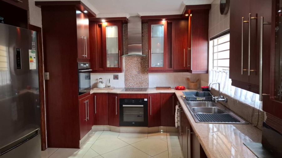 5 Bedroom Property for Sale in Brackenhurst Gauteng