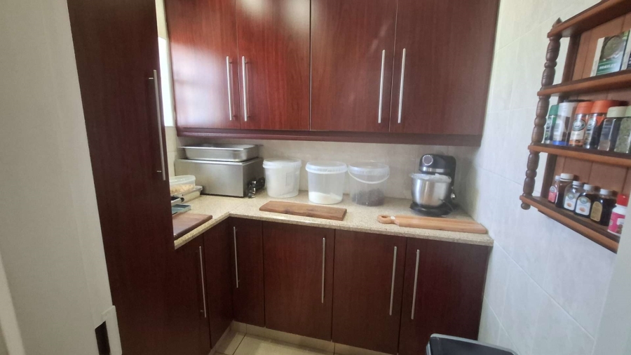 5 Bedroom Property for Sale in Brackenhurst Gauteng