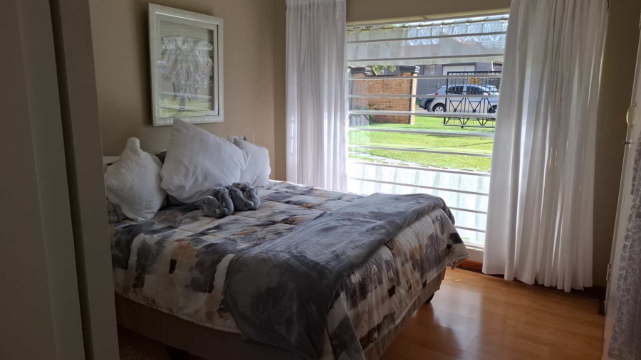 5 Bedroom Property for Sale in Brackenhurst Gauteng