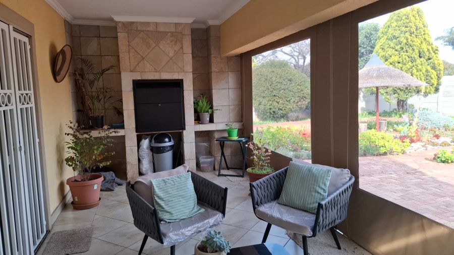 5 Bedroom Property for Sale in Brackenhurst Gauteng