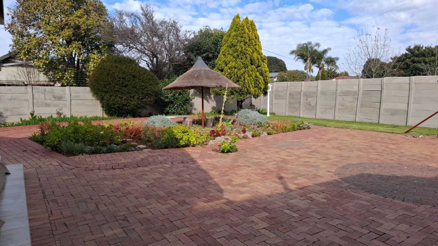 5 Bedroom Property for Sale in Brackenhurst Gauteng