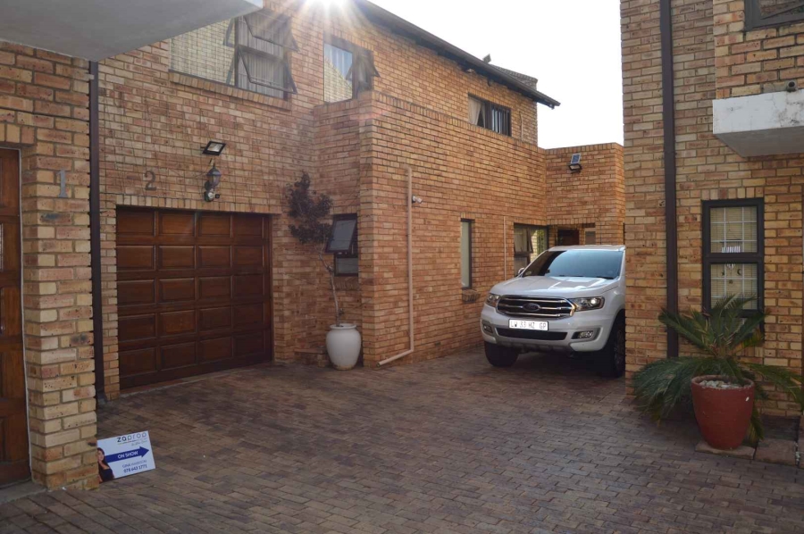 3 Bedroom Property for Sale in New Redruth Gauteng