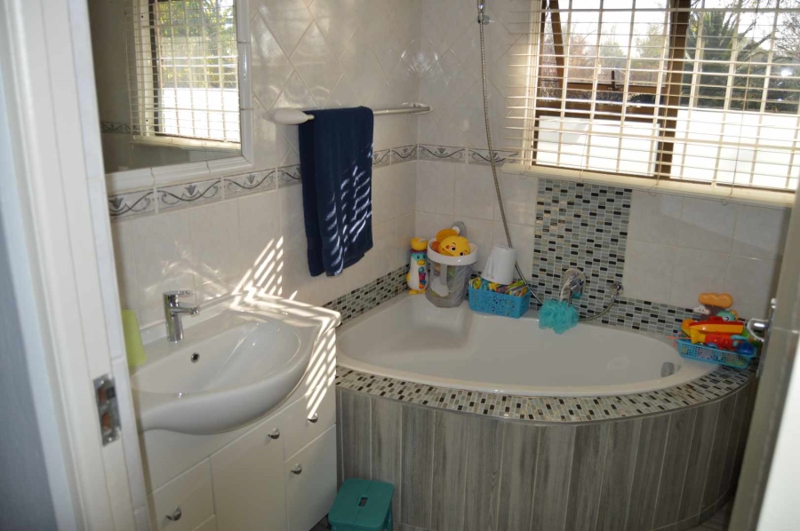 3 Bedroom Property for Sale in New Redruth Gauteng