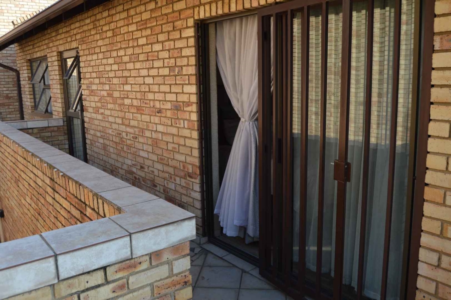 3 Bedroom Property for Sale in New Redruth Gauteng